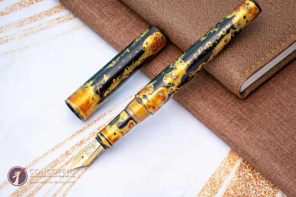Rattan lacquer pen made entirely from natural materials