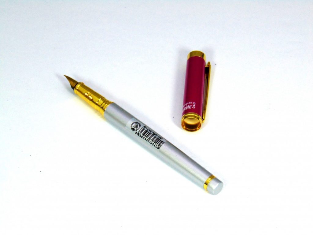 The sharpened nib pen is a pen for practicing beautiful handwriting, creating bold, artistic and elegant strokes