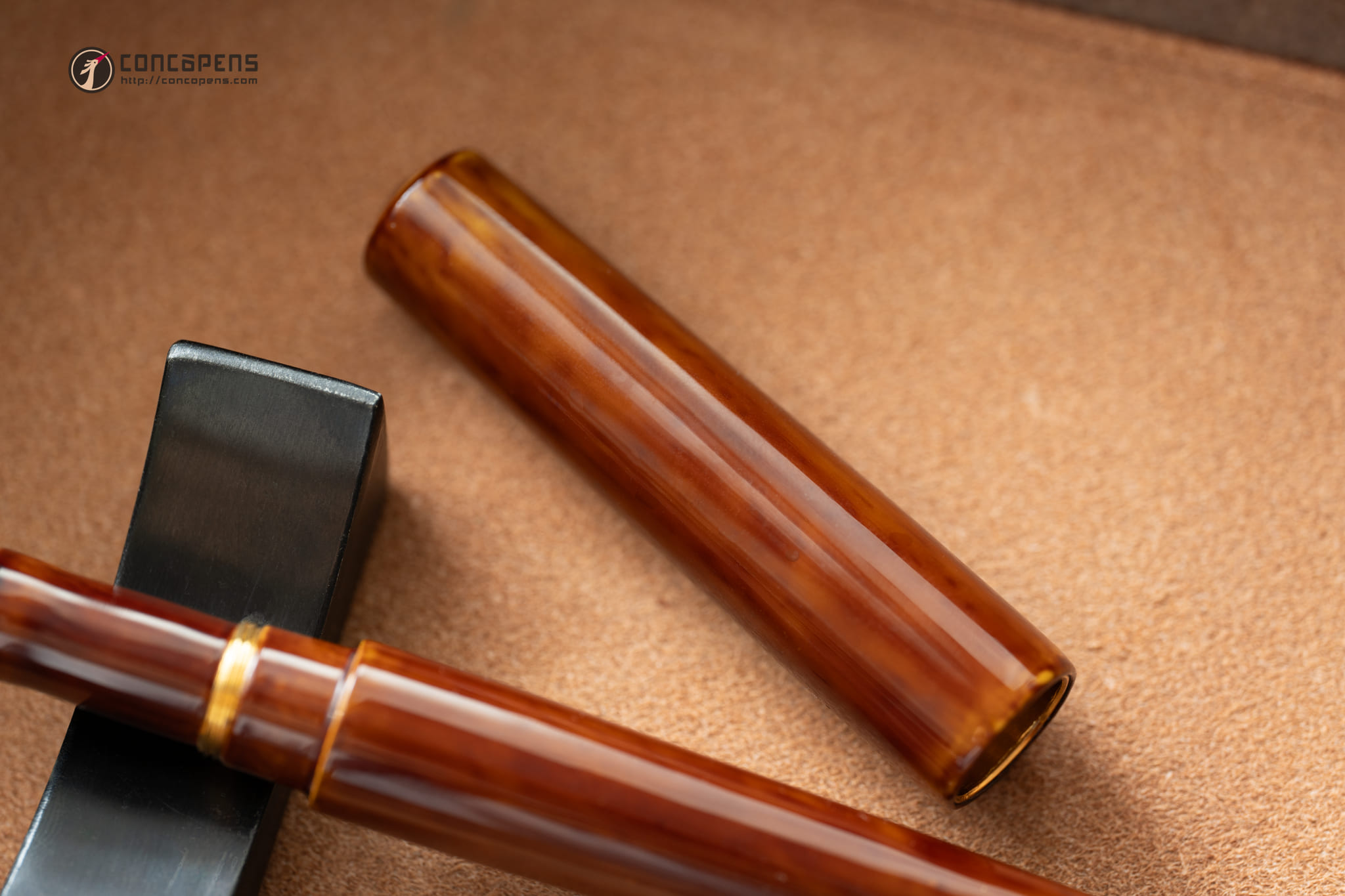 Pure beauty born from the artistry of traditional Vietnamese lacquer craft.