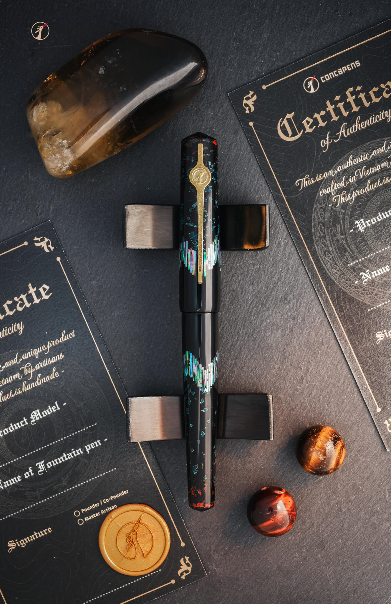 Ocean Serenade 02 is a quiet dialogue between the depth of the sea and the soul of Vietnamese lacquer