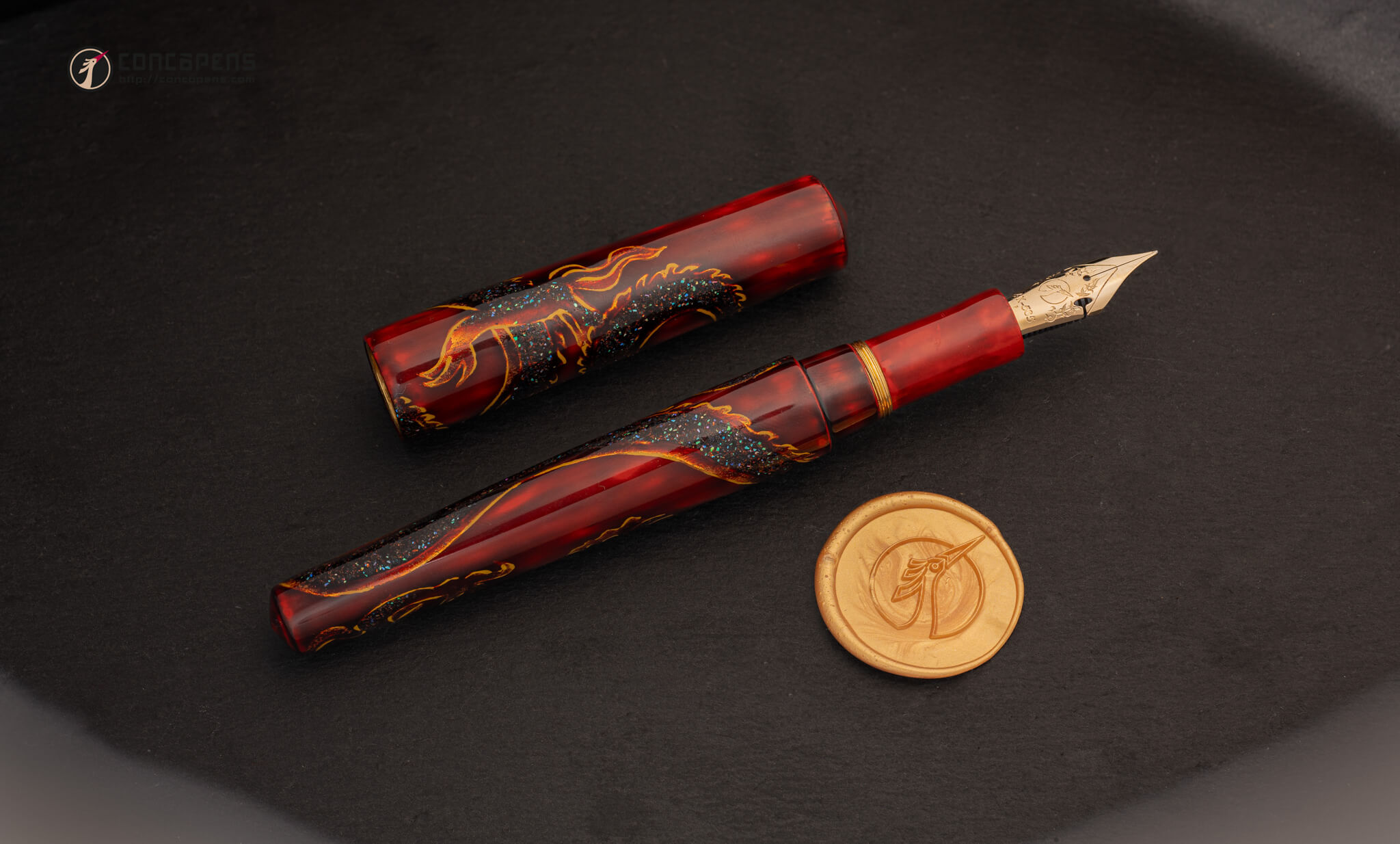 A simple yet powerful color scheme on the signature deep black lacquer of Tam Nong, meticulously hand-polished to perfection.