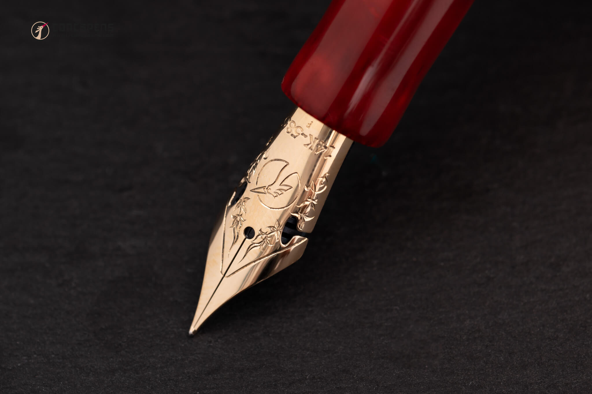 It comes with a 14K gold Flexible (F) fountain pen nib, hand-engraved by Vietnamese artisans with ancient Ly Dynasty motifs, inspired by artifacts excavated from the Ly Dynasty period in Vietnam.
